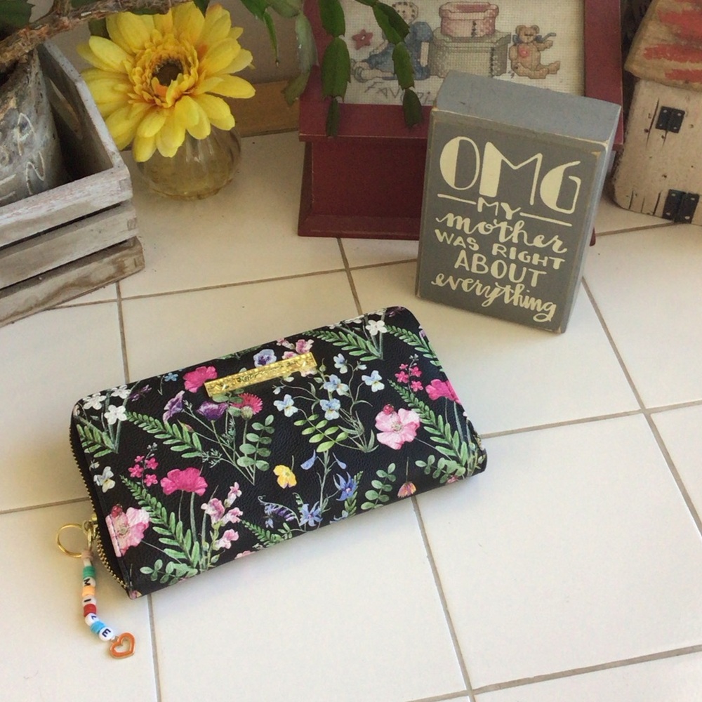 ‘Betsey Johnson’ Wildflower Roomy Wallet